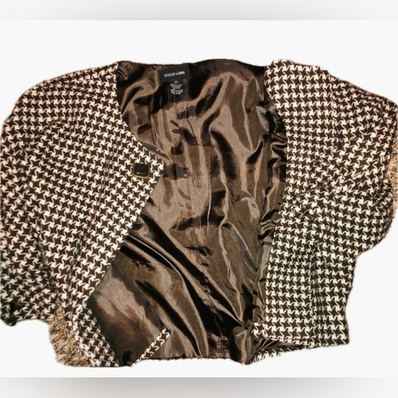 VTG | FOCUS 2000 | 3/4 SLEEVE TWEEDT BLAZER |
| SIZE:6 | - Picture 2 of 15